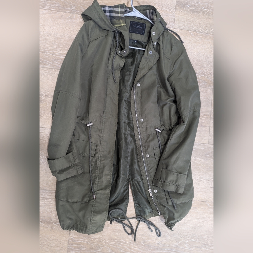 Olive green Windbreaker Jacket Size M